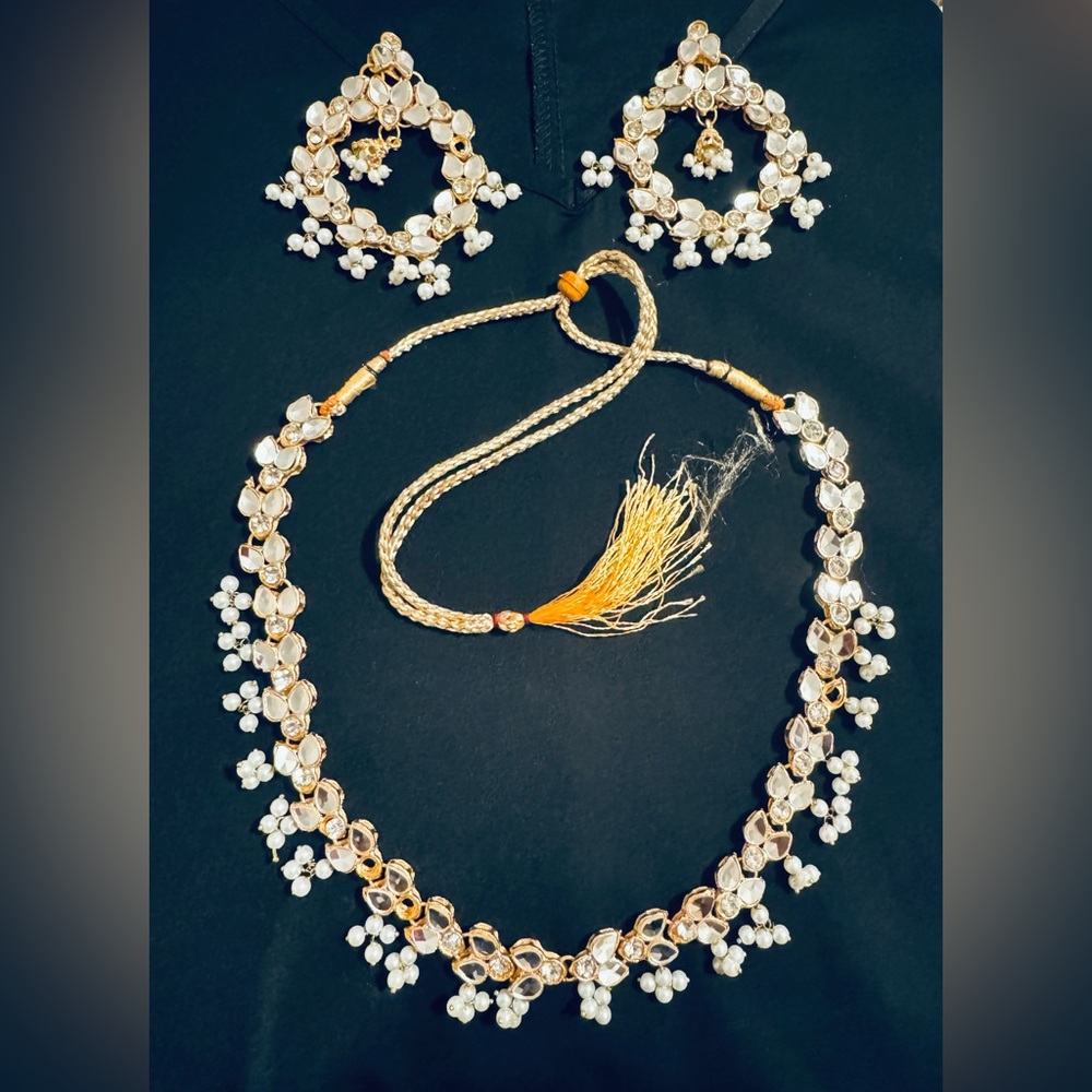 Elegant Gold tone Kundan set with pearls - Necklace w/earrings!